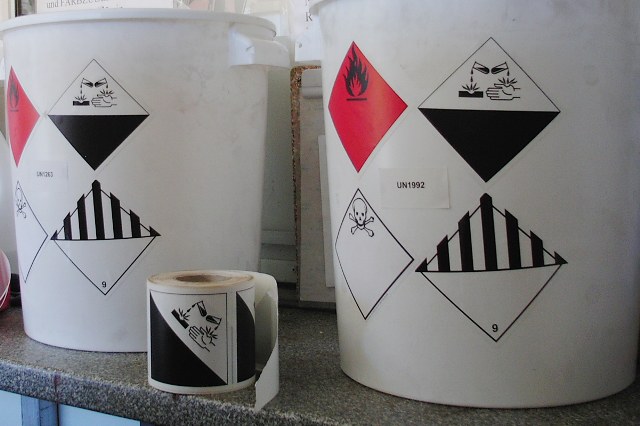 Fässer mit Sonderabfall