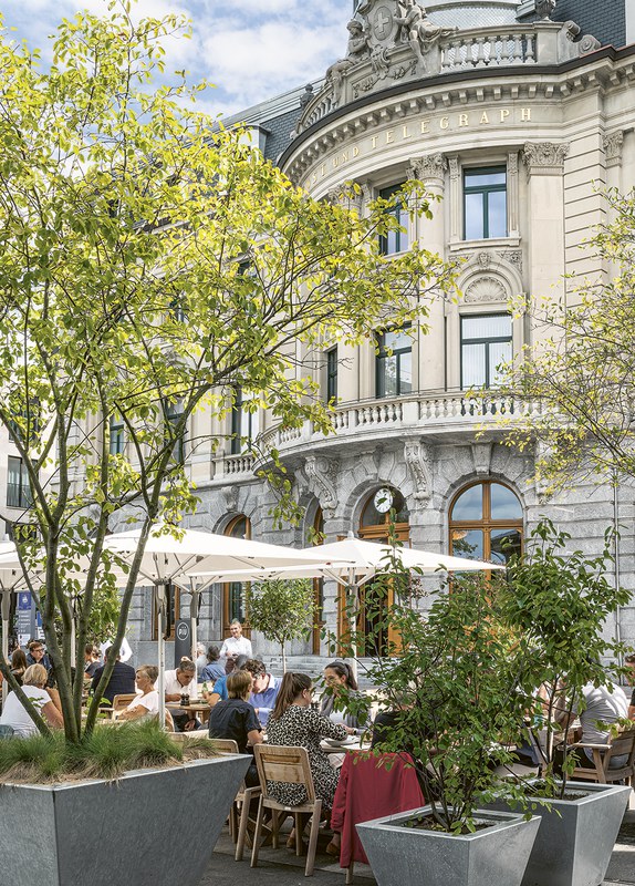 Vorderansicht mit Aussenplätze auf Postplatz