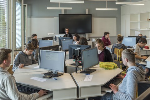 Start Überprüfung der Grundkompetenzen Mathematik