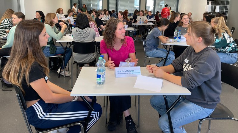 Mint-Speeddating an der Kanti Menzingen