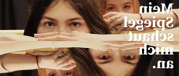 Mein Spiegel schaut mich an