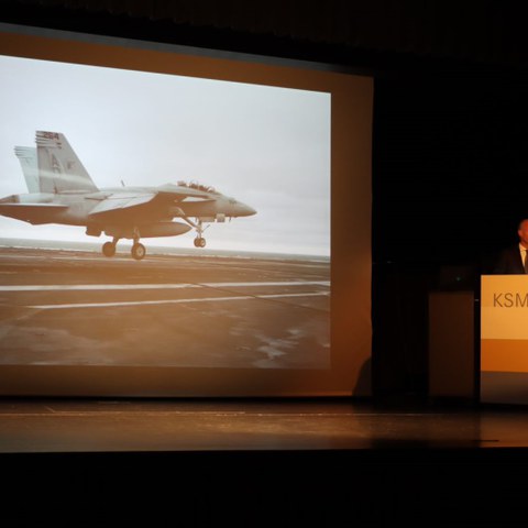 KSM_Ein Schweizer auf dem Flugzeugträger1.jpg