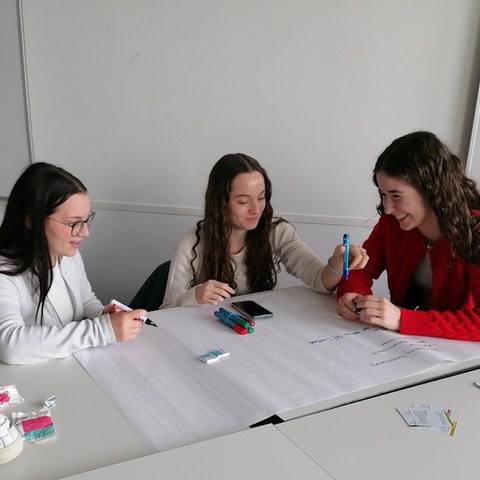 TecDay_alte Sneakers no waste.jpg