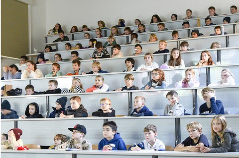 Mehr als 400 Kinder und 200 Begleitpersonen feierten mit