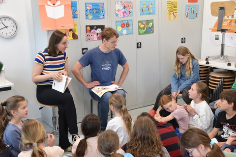 Schweizer Vorlesetag: über 50 Studierende der PH Zug lasen vor