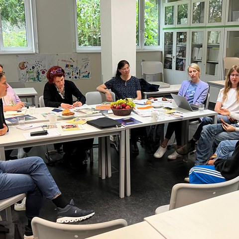 Besuch der Brecht Schule Hamburg und Austausch mit Schülerinnen- und Schüler-Vertretungen der Vielfalt-AG