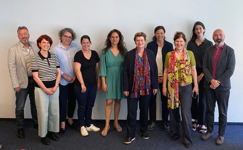 Zuger Delegation lernt in Hamburg innovatives Schulentwicklungsprogramm kennen