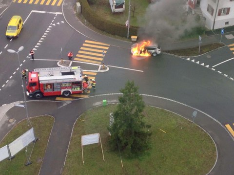 #2: Fahrzeugbrand in Hünenberg See