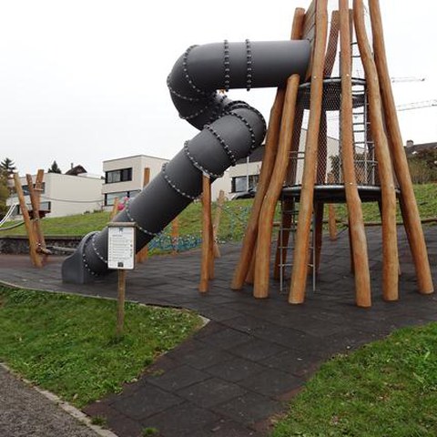 Spielplatz Schulhaus Kemmatten