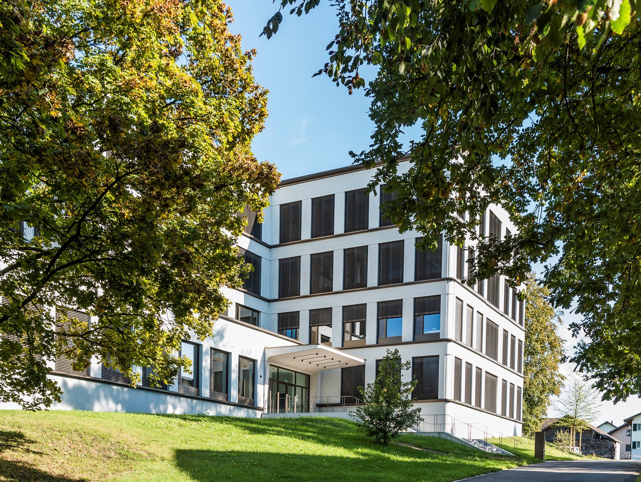 Anzeigetafel vor Rektorat