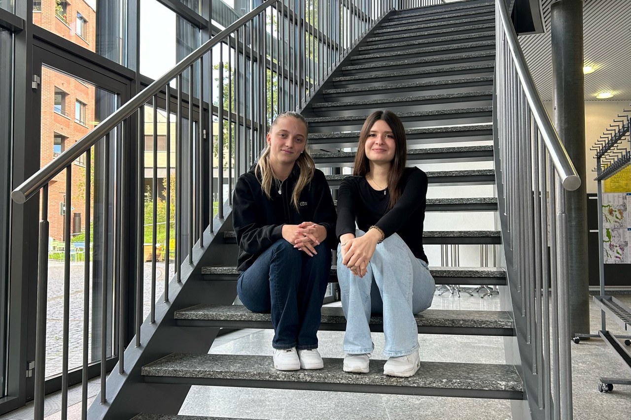 Foto v.l.n.r. Jill Bachmann und Hana Sabotic