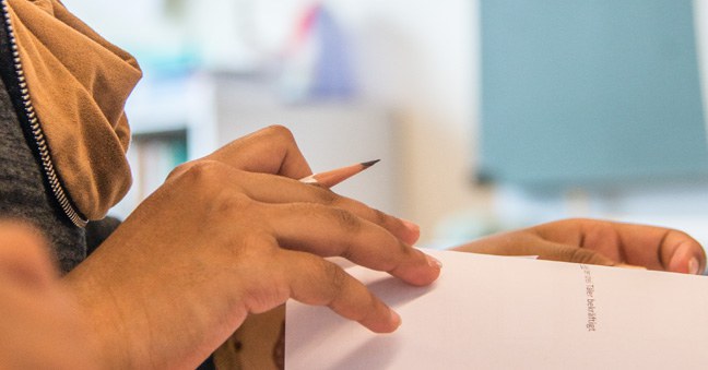 Blatt Papier mit Bleistift