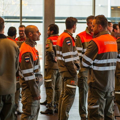 Angehörige der Zivilschutzorganisation Zug vor dem Rapport