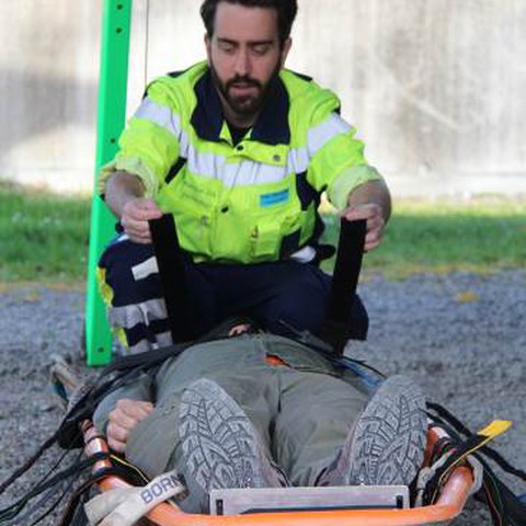 Nothilfe - Einsatz des Rettungsbretts (1)