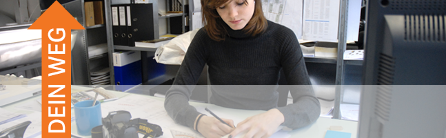 Zeichnerin Fachrichtung Architektur bei der Arbeit