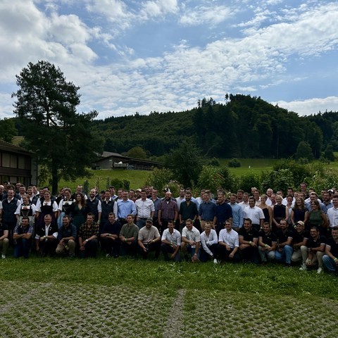 Alle Diplomierten der Diplomfeier an der Liebegg 2025