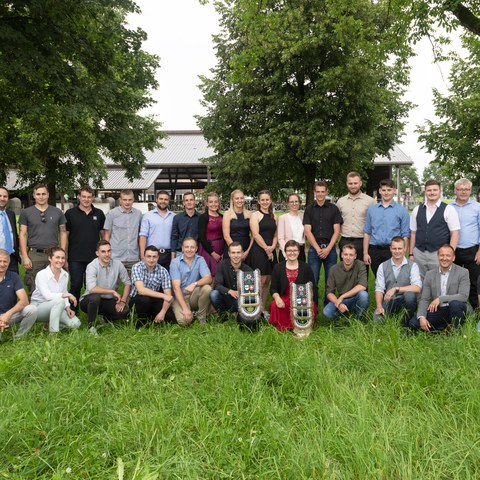 Diplomandinnen und Diplomanden Höhere Fachschule Agro-Technik mit Lehrpersonen
